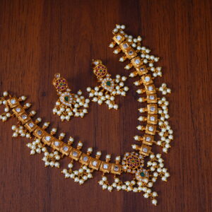 Elegant Pearlbeads Goldbase Necklace Set